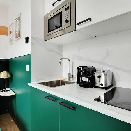 Modern With A-c - Near Montmartre